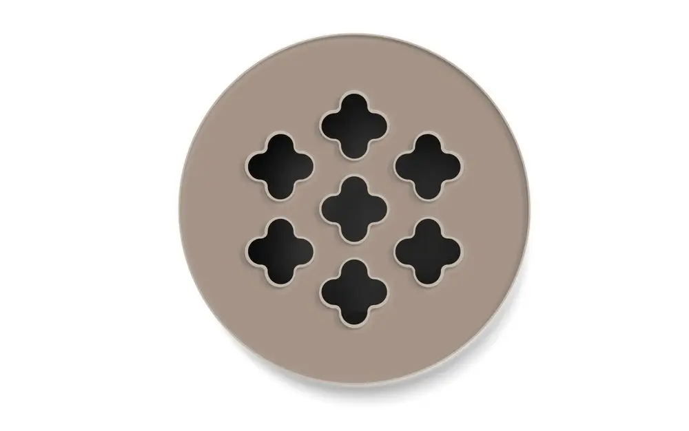 Rundes, braunes Designgitter mit sechs Öffnungen in Form von Clustern, hergestellt von Fränkische, zur Nutzung in unterschiedlichen Anwendungen.